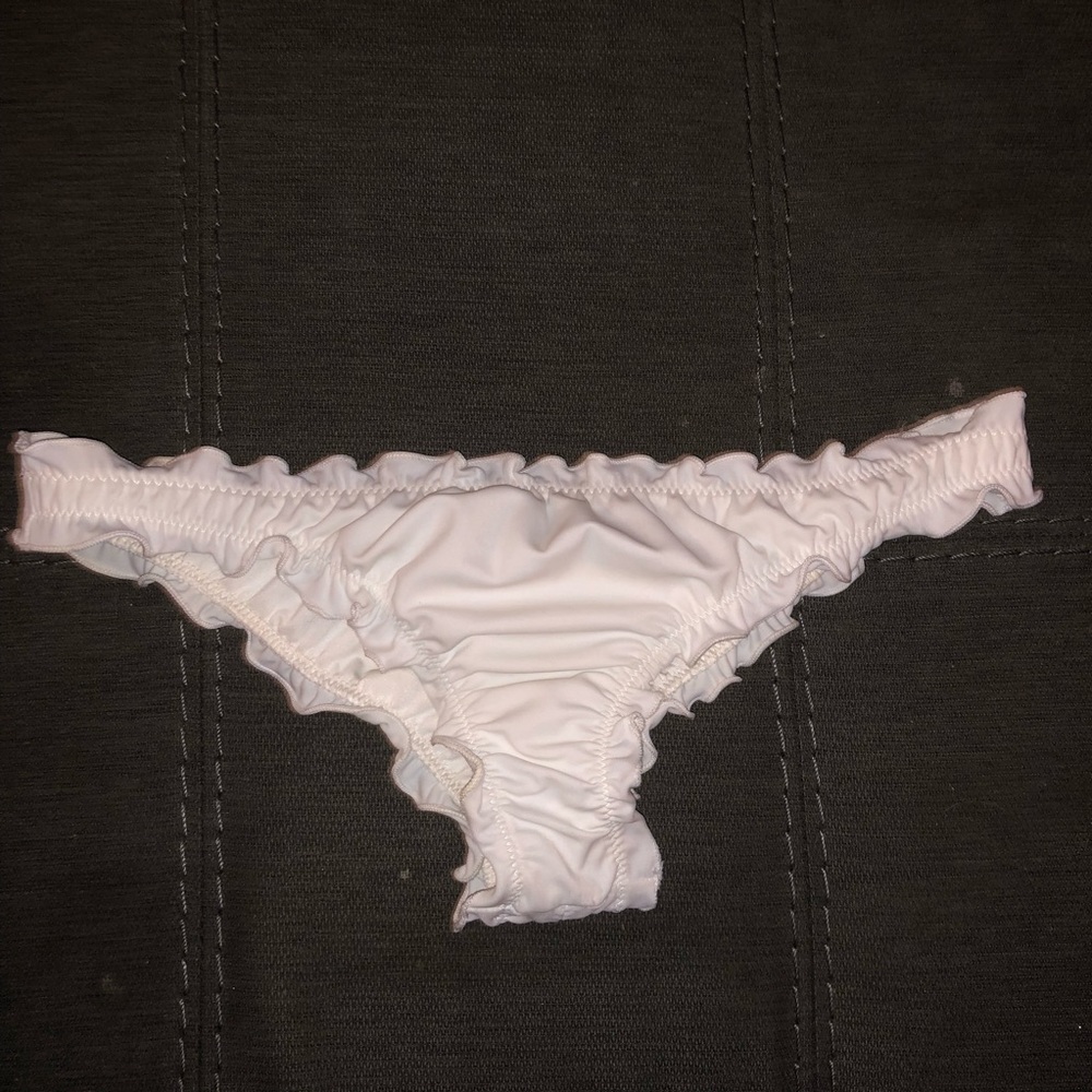 Victoria’s Secret ruffle scrunch buttbikini bottom